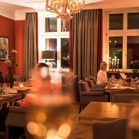 Hotel Schloss Mit Park Kaarz