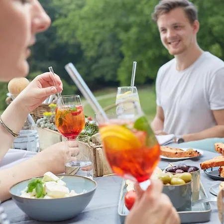 Schloss Mit Park Hotel Kaarz