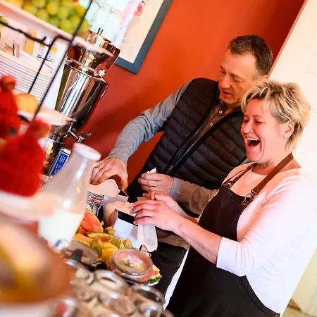 Schloss Mit Park ホテル Kaarz