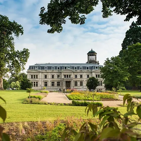Schloss Mit Park 3*