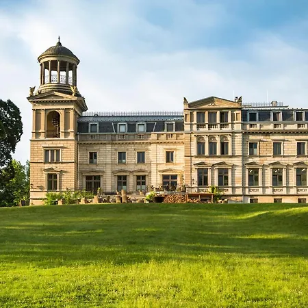Schloss Mit Park Отель 3*