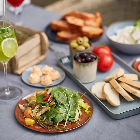 Hotel Schloss Mit Park 3*