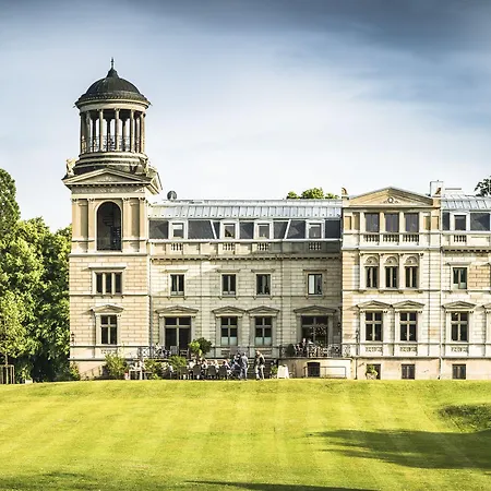 Hotel Schloss Mit Park 3*