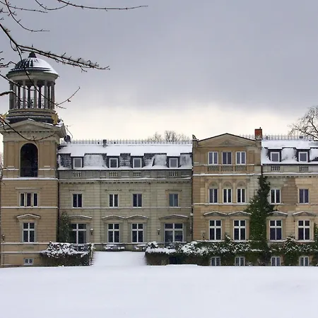 Schloss Mit Park Отель Kaarz