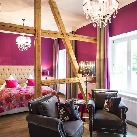 Schloss Mit Park Hotel Kaarz