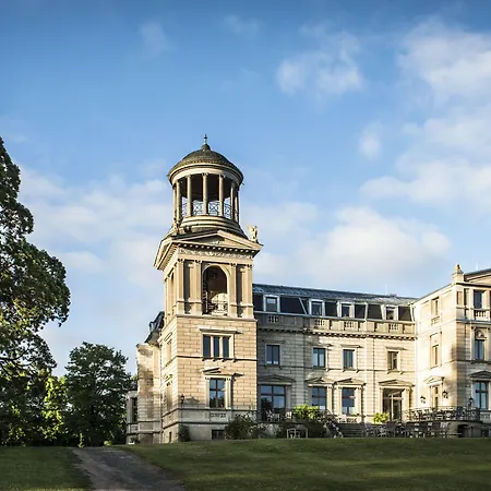 Schloss Mit Park 3*