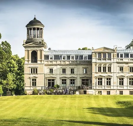 Hotel Schloss Mit Park 3*
