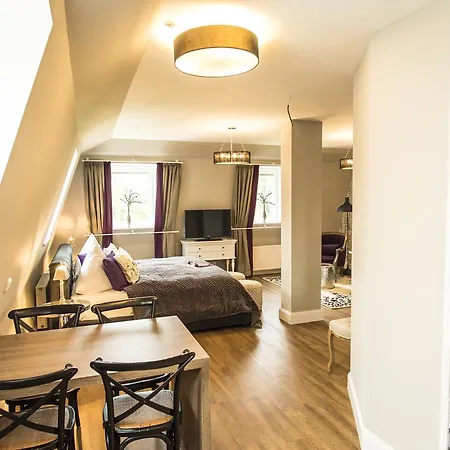 Hotel Schloss Mit Park 3*