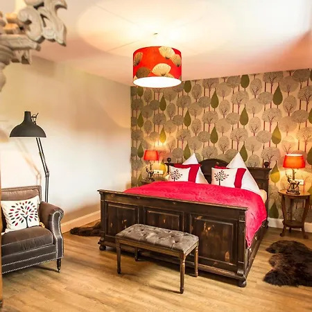 Schloss Mit Park Hotel Kaarz