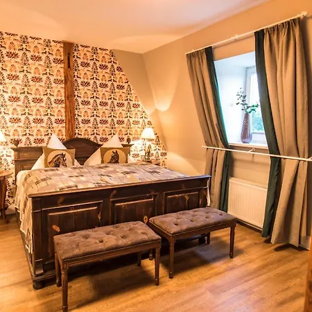 Schloss Mit Park Hotel Kaarz